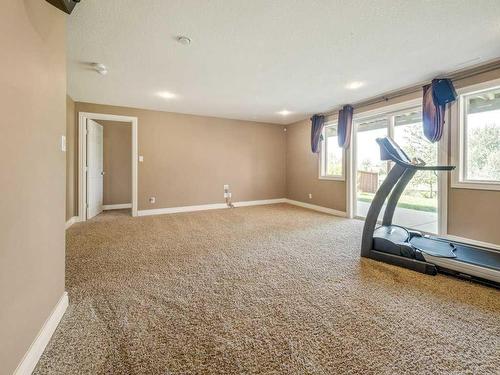 533 Sunridge Crescent West, Lethbridge, AB - Indoor Photo Showing Gym Room