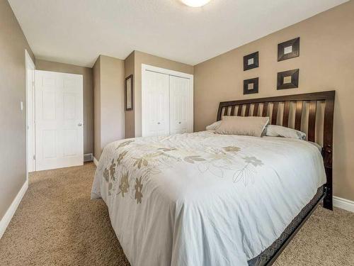 533 Sunridge Crescent West, Lethbridge, AB - Indoor Photo Showing Bedroom