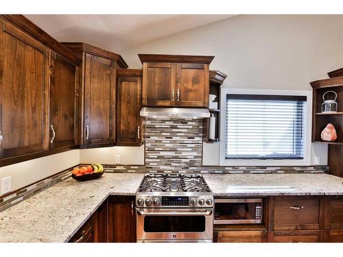 35 Church Avenue, Raymond, AB - Indoor Photo Showing Kitchen