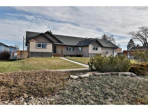 35 Church Avenue, Raymond, AB - Outdoor