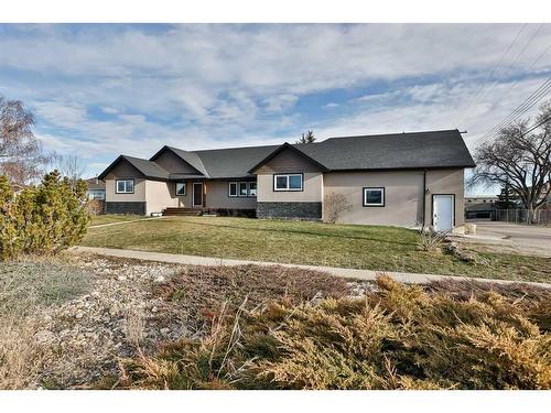 35 Church Avenue, Raymond, AB - Outdoor