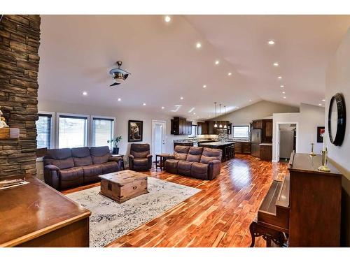 35 Church Avenue, Raymond, AB - Indoor Photo Showing Living Room