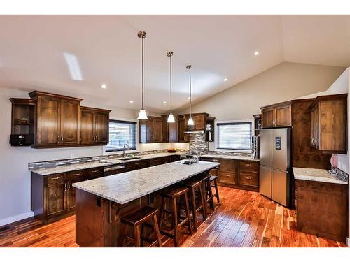 35 Church Avenue, Raymond, AB - Indoor Photo Showing Kitchen