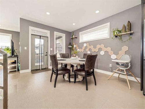 628 Sixmile Crescent South, Lethbridge, AB - Indoor Photo Showing Dining Room