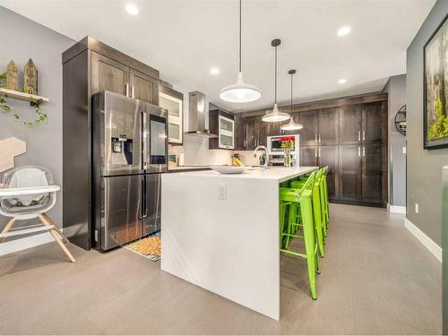 628 Sixmile Crescent South, Lethbridge, AB - Indoor Photo Showing Kitchen With Upgraded Kitchen