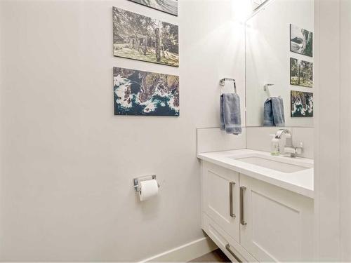 628 Sixmile Crescent South, Lethbridge, AB - Indoor Photo Showing Bathroom