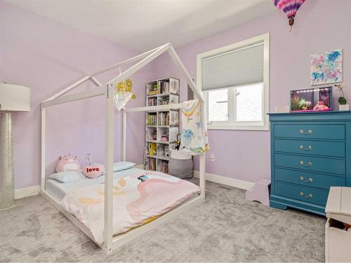 628 Sixmile Crescent South, Lethbridge, AB - Indoor Photo Showing Bedroom