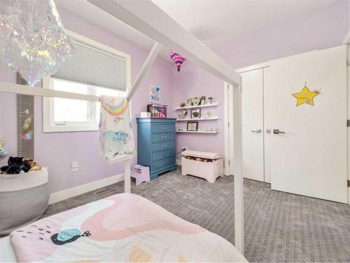 628 Sixmile Crescent South, Lethbridge, AB - Indoor Photo Showing Bedroom