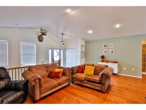 340 W 300 North, Raymond, AB - Indoor Photo Showing Living Room