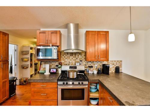 340 W 300 North, Raymond, AB - Indoor Photo Showing Kitchen