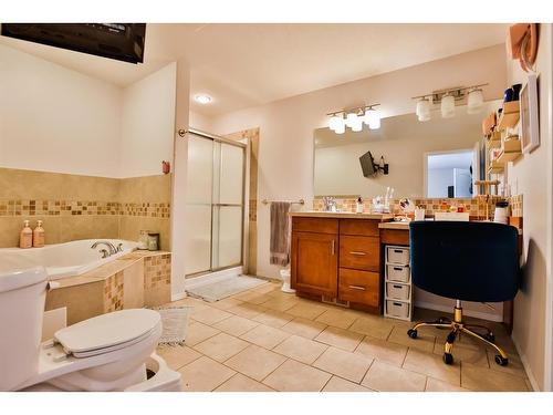 340 W 300 North, Raymond, AB - Indoor Photo Showing Bathroom