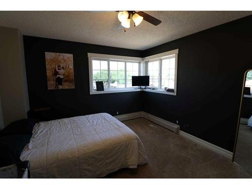 4608 53 Avenue, Taber, AB - Indoor Photo Showing Bedroom