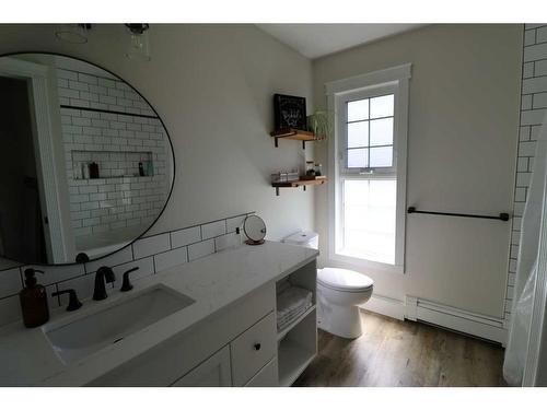 4608 53 Avenue, Taber, AB - Indoor Photo Showing Bathroom