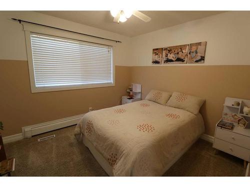 4608 53 Avenue, Taber, AB - Indoor Photo Showing Bedroom