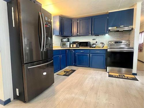 96 Dalhousie Court West, Lethbridge, AB - Indoor Photo Showing Kitchen