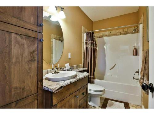 136 Fairway Drive, Coaldale, AB - Indoor Photo Showing Bathroom