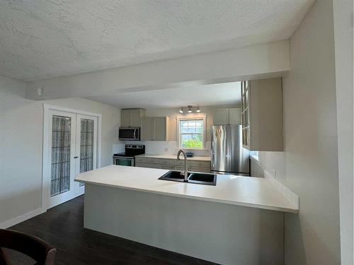 1276 Thistle Crescent, Pincher Creek, AB - Indoor Photo Showing Kitchen With Double Sink