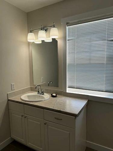 1276 Thistle Crescent, Pincher Creek, AB - Indoor Photo Showing Bathroom