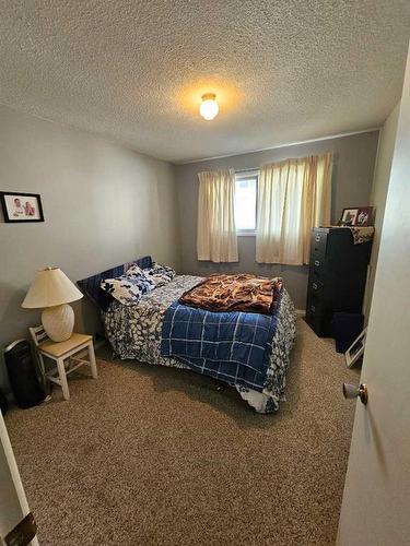 125 5 Avenue Ne, Milk River, AB - Indoor Photo Showing Bedroom