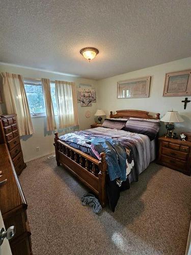 125 5 Avenue Ne, Milk River, AB - Indoor Photo Showing Bedroom