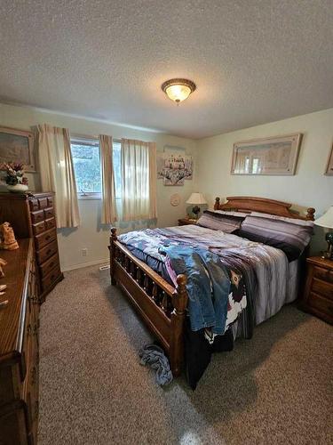 125 5 Avenue Ne, Milk River, AB - Indoor Photo Showing Bedroom