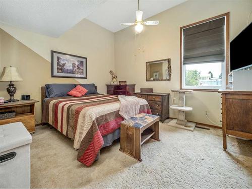 1507 13 Street North, Lethbridge, AB - Indoor Photo Showing Bedroom