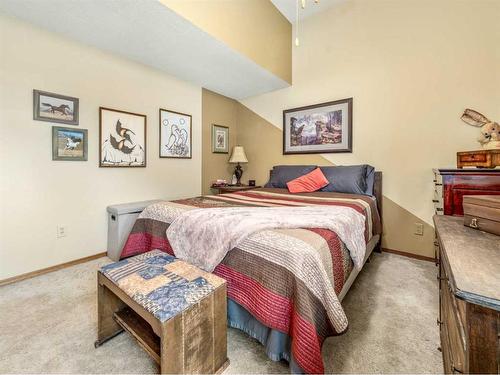 1507 13 Street North, Lethbridge, AB - Indoor Photo Showing Bedroom