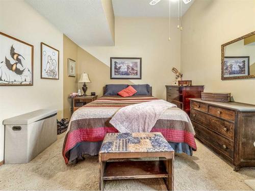 1507 13 Street North, Lethbridge, AB - Indoor Photo Showing Bedroom