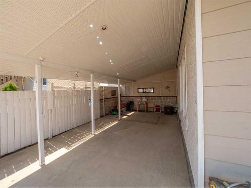 1507 13 Street North, Lethbridge, AB - Indoor