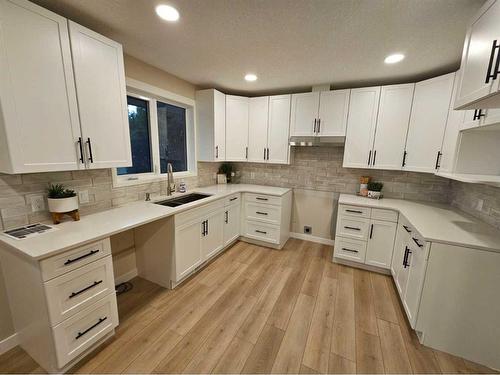 1733 Lakeshore Road South, Lethbridge, AB - Indoor Photo Showing Kitchen With Double Sink