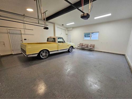 1733 Lakeshore Road South, Lethbridge, AB - Indoor Photo Showing Garage