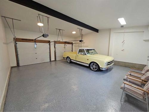 1733 Lakeshore Road South, Lethbridge, AB - Indoor Photo Showing Garage