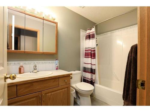 6002 Park Place, Taber, AB - Indoor Photo Showing Bathroom