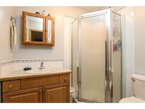 6002 Park Place, Taber, AB - Indoor Photo Showing Bathroom