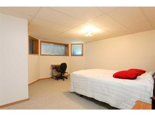 6002 Park Place, Taber, AB - Indoor Photo Showing Bedroom