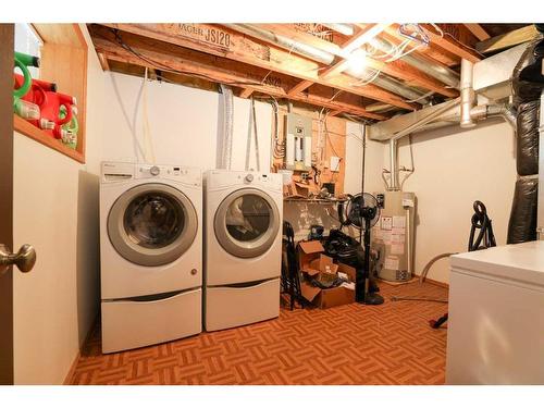 6002 Park Place, Taber, AB - Indoor Photo Showing Laundry Room