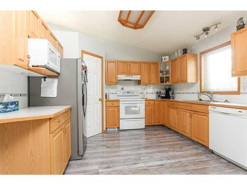 6002 Park Place, Taber, AB - Indoor Photo Showing Kitchen With Double Sink