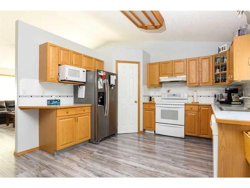 6002 Park Place, Taber, AB - Indoor Photo Showing Kitchen