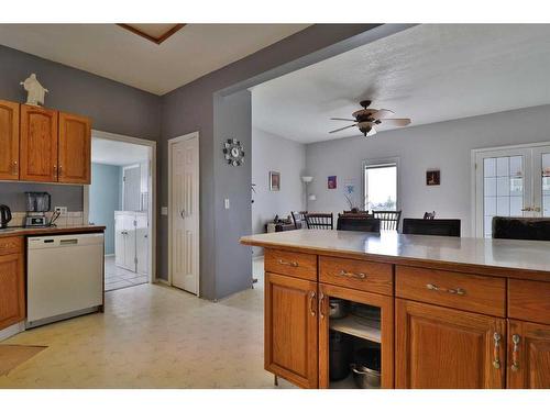 475 Harker Avenue West, Magrath, AB - Indoor Photo Showing Kitchen