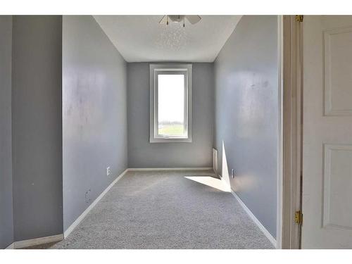 475 Harker Avenue West, Magrath, AB - Indoor Photo Showing Other Room