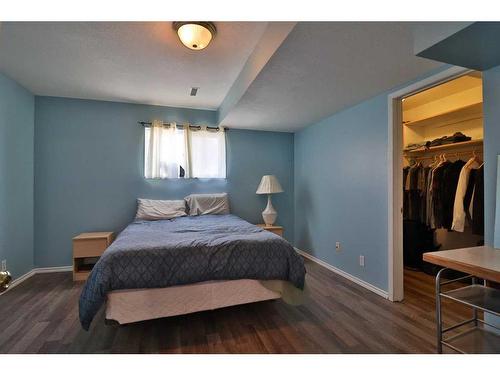 475 Harker Avenue West, Magrath, AB - Indoor Photo Showing Bedroom