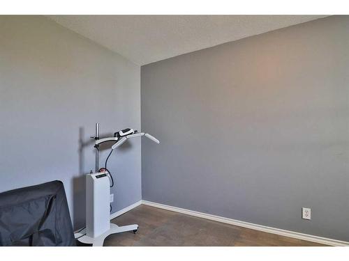 475 Harker Avenue West, Magrath, AB - Indoor Photo Showing Gym Room