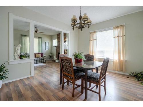 602 12C Street North, Lethbridge, AB - Indoor Photo Showing Dining Room