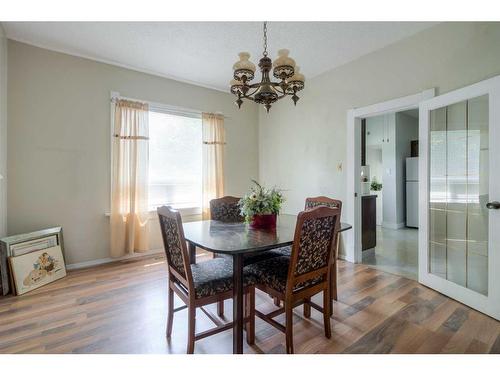 602 12C Street North, Lethbridge, AB - Indoor Photo Showing Dining Room