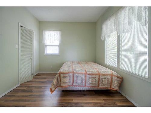 602 12C Street North, Lethbridge, AB - Indoor Photo Showing Bedroom