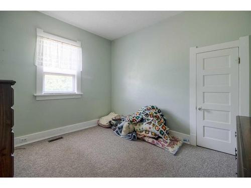 602 12C Street North, Lethbridge, AB - Indoor Photo Showing Bedroom