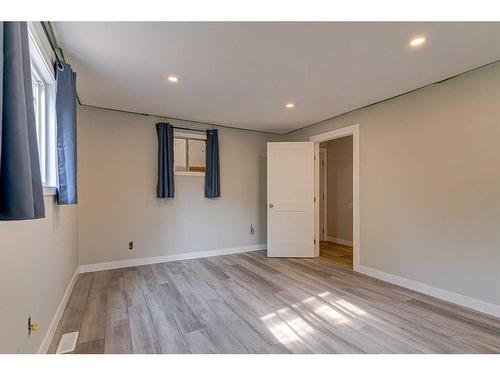 12730 19 Avenue, Blairmore, AB - Indoor Photo Showing Bathroom