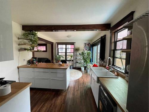 806 7 Avenue South, Lethbridge, AB - Indoor Photo Showing Kitchen With Double Sink