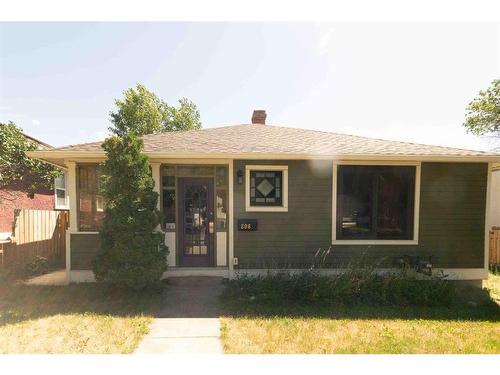 806 7 Avenue South, Lethbridge, AB - Outdoor