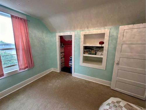 394 2 Avenue West, Cardston, AB - Indoor Photo Showing Other Room